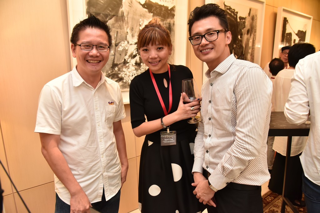 (L-R): Tony Koe (Managing Director, SRI), April Chia (Head, Priority Client Acquisition, Standard Chartered Bank), Solomon Pao (Manager, Business Development, Priority Clients, Standard Chartered Bank)