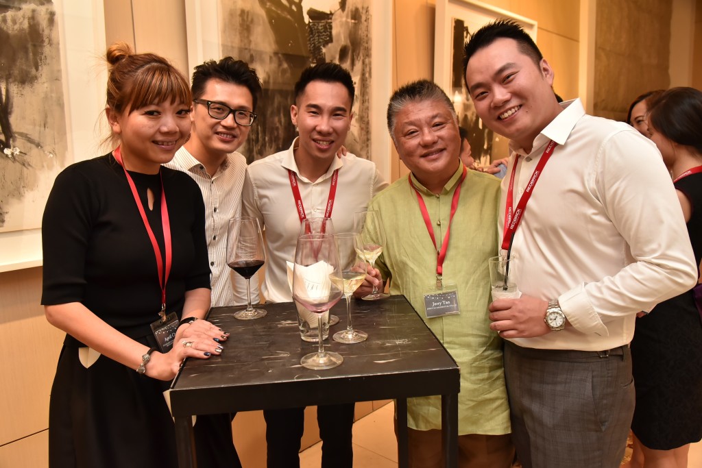 (L-R): April Chia (Head, Priority Client Acquisition, Standard Chartered Bank), Solomon Pao (Manager, Business Development, Priority Clients, Standard Chartered Bank), Andrew Adriaan (Associate Director, Redbrick Mortgage Advisory), Jerry Tan (Founder, JTResi), Eugene Huang (Director, Redbrick Mortgage Advisory)